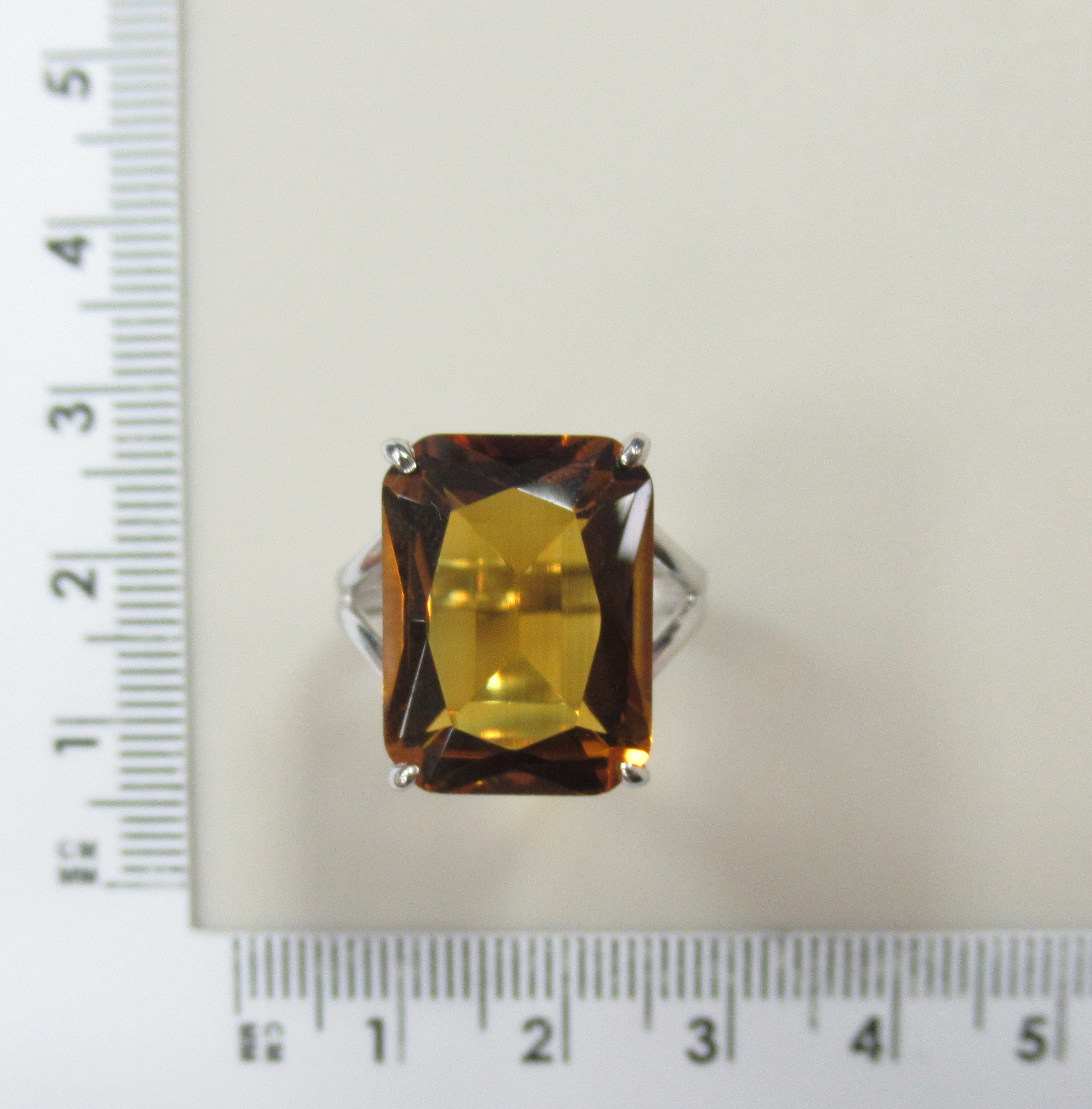 Серебряное кольцо с цитрином